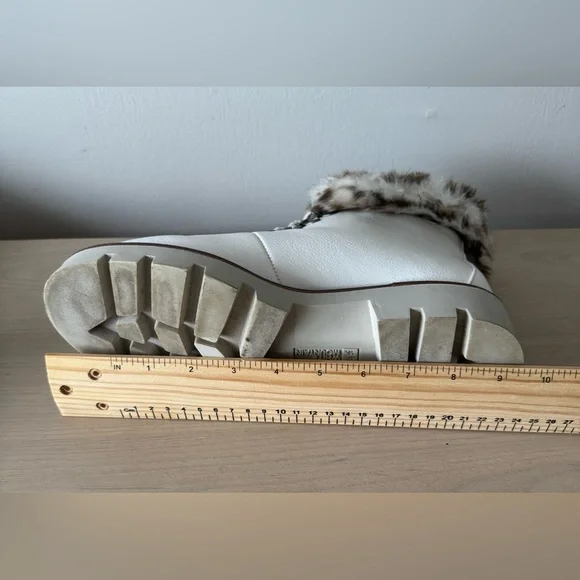 White Mountain Glamorous White Fur-Lined Ankle Boots. / Size 9 - Picture 11 of 13